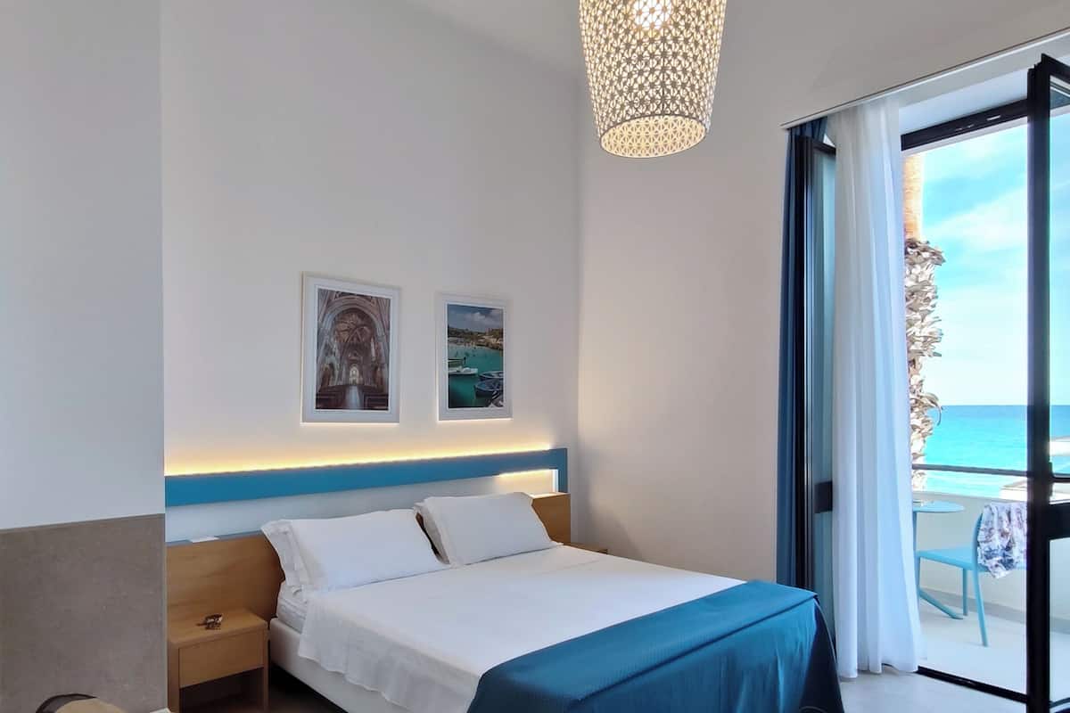 Doppelzimmer, Balkon, Meerblick | Schreibtisch, Verdunkelungsvorhänge, schallisolierte Zimmer