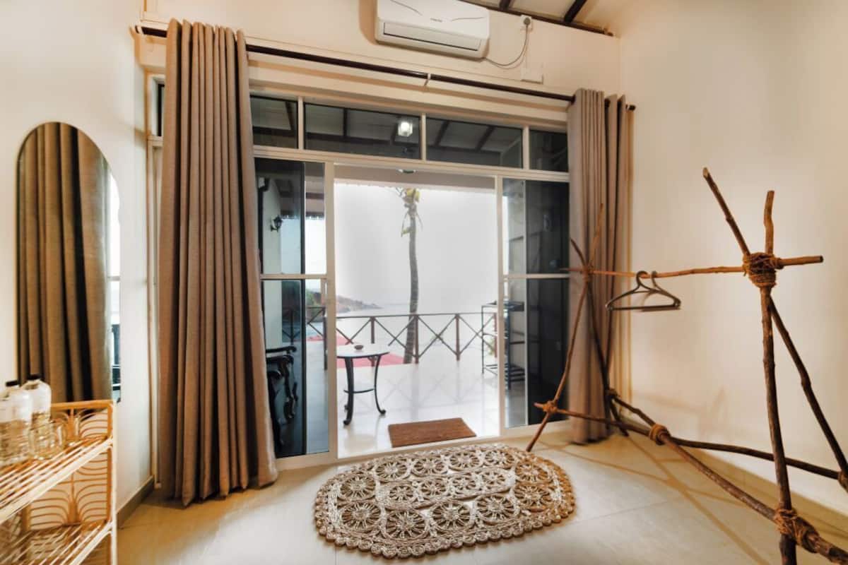Minibar, trang trí khác biệt, trang bị nội thất với thiết kế riêng biệt