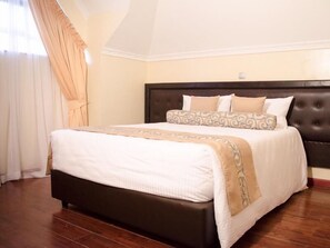 In-room safe, individually decorated, individually furnished, desk - Gramo Suites (Nairobi)