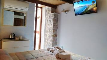 Camera Classic, 1 letto queen, bagno privato | Copriletto in piuma, Wi-Fi gratuito, lenzuola