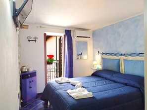 Habitació doble clàssica, amb bany privat | Cobrellits, wifi gratuïta i roba de llit 