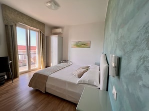 Kahden hengen superior-huone, terassi (Emerald) | Italialaiset Frette-lakanat, ylelliset vuodevaatteet, untuvapeitot