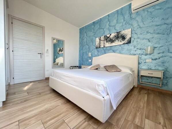 Kahden hengen deluxe-huone (Sapphire) | Italialaiset Frette-lakanat, ylelliset vuodevaatteet, untuvapeitot