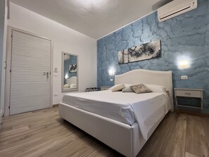 Superior Double Room (Sapphire) | Frette Italian sheets, premium bedding, down comforters - Bella Tropea Accommodation (Tropea)