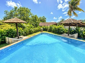 Villa de lujo, 2 habitaciones, piscina privada, vistas al río | Ropa de cama de alta calidad, minibar, caja fuerte