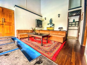 Luxury Villa, 3 Bedrooms, Private Bathroom, Canal View | Living area