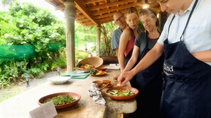 Se sirven desayunos, almuerzos y cocina fusión (con vistas al jardín) 