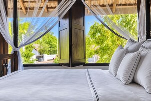 Ropa de cama de alta calidad y minibar