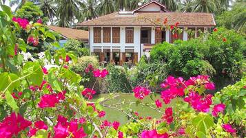 Luxury Villa, 3 Bedrooms, Private Bathroom, Canal View