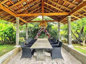 Se sirven desayunos, almuerzos y cocina fusión (con vistas al jardín) 