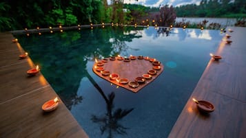 5 outdoor pools