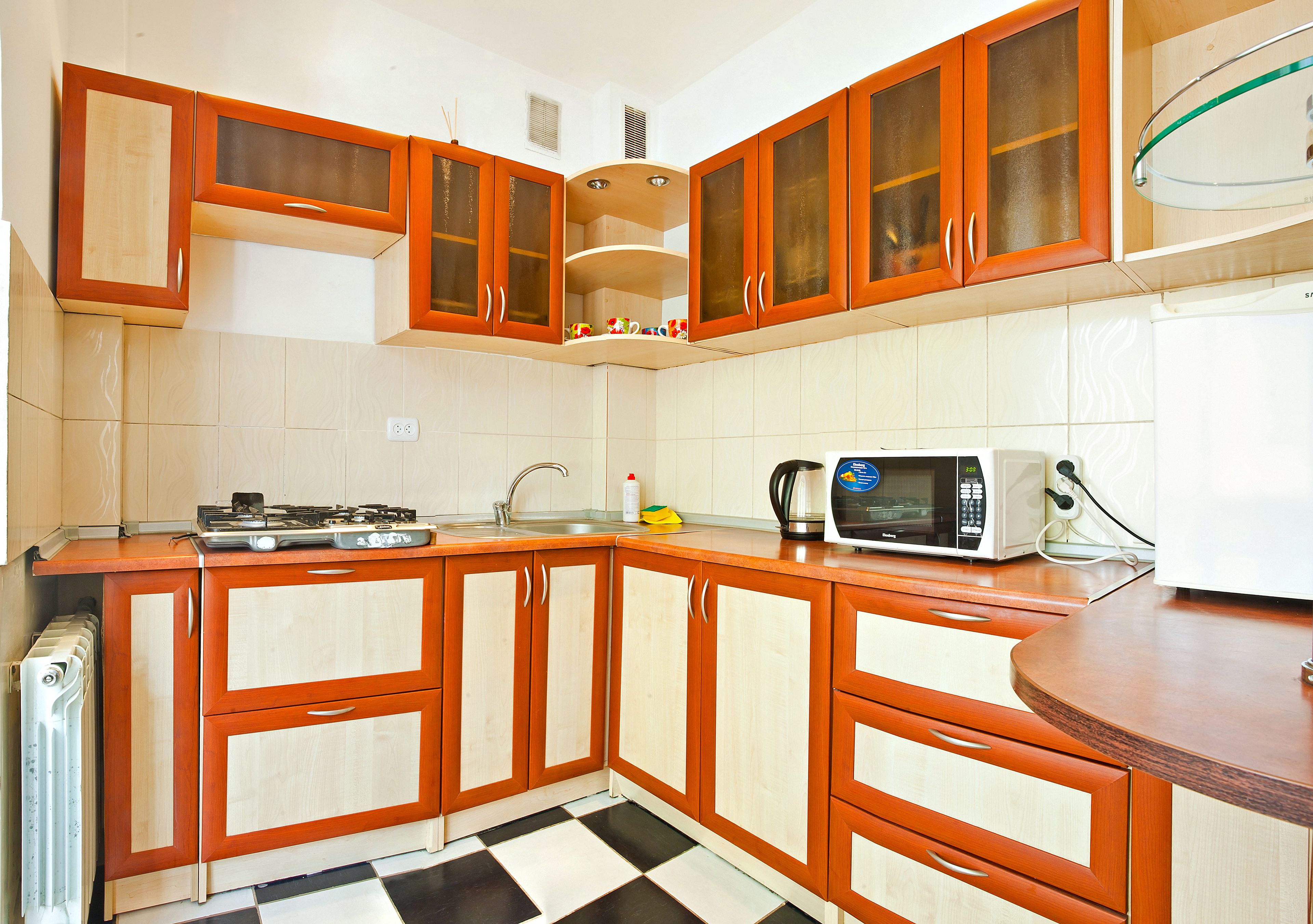 Studio Suite Romantis, balkon (Zheltoksan Street 78) | Dapur pribadi | Lemari es, microwave, kompor, dan ketel listrik