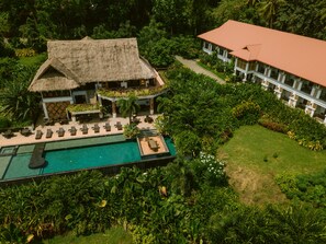2 outdoor pools, a natural pool - Damires Hills Farm and Spa Resort (Janiuay)