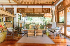 Breakfast, lunch, dinner served; Filipino cuisine 