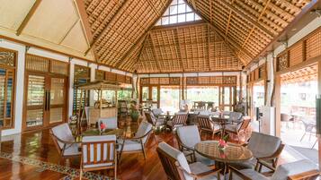 供應早餐、午餐和晚餐,菲律賓料理