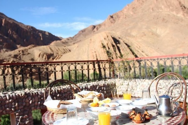 2 restaurants, breakfast, lunch served; local and international cuisine