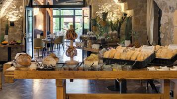 Daily buffet breakfast for a fee