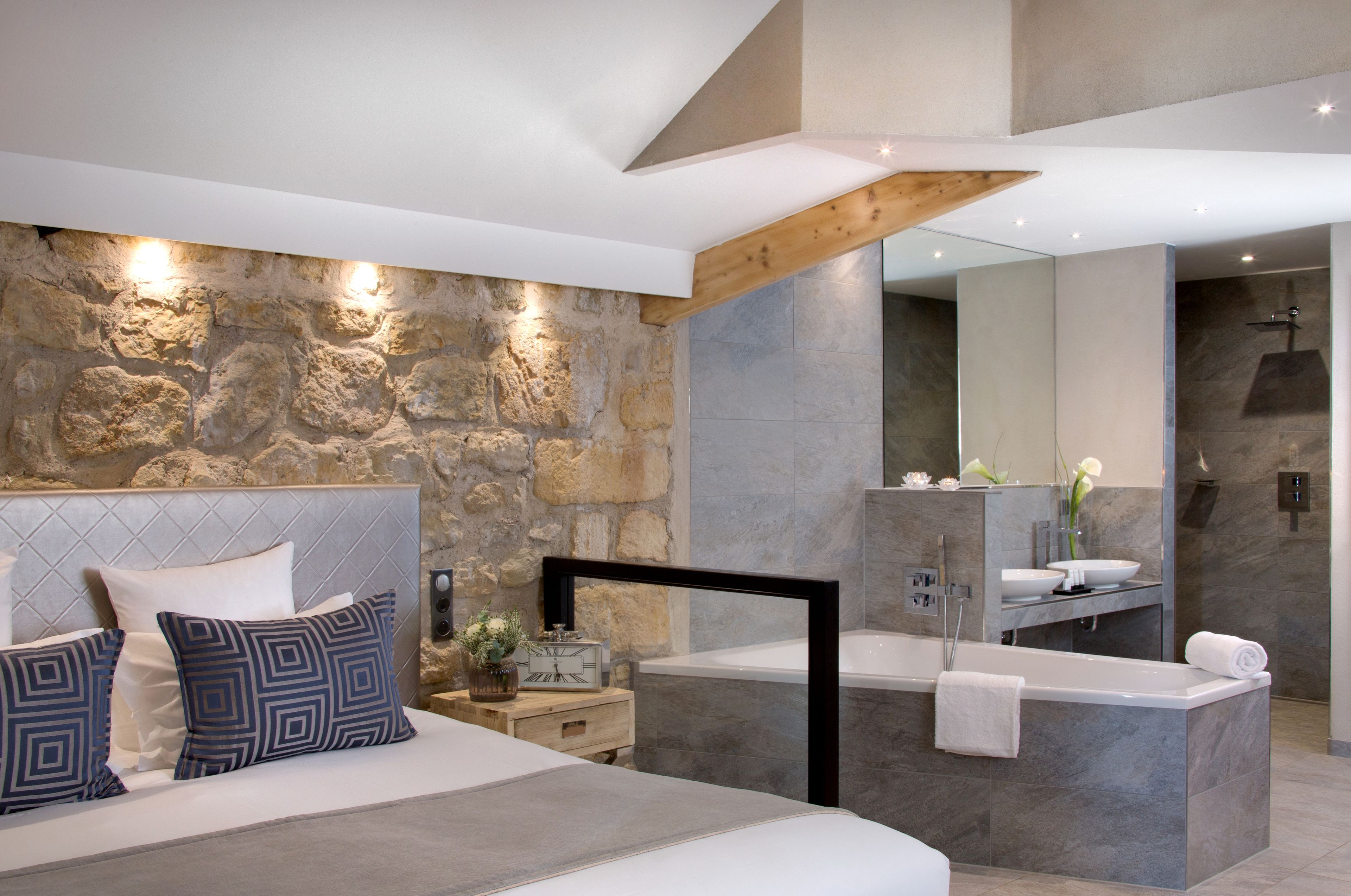 1 bedroom, premium bedding, minibar, in-room safe