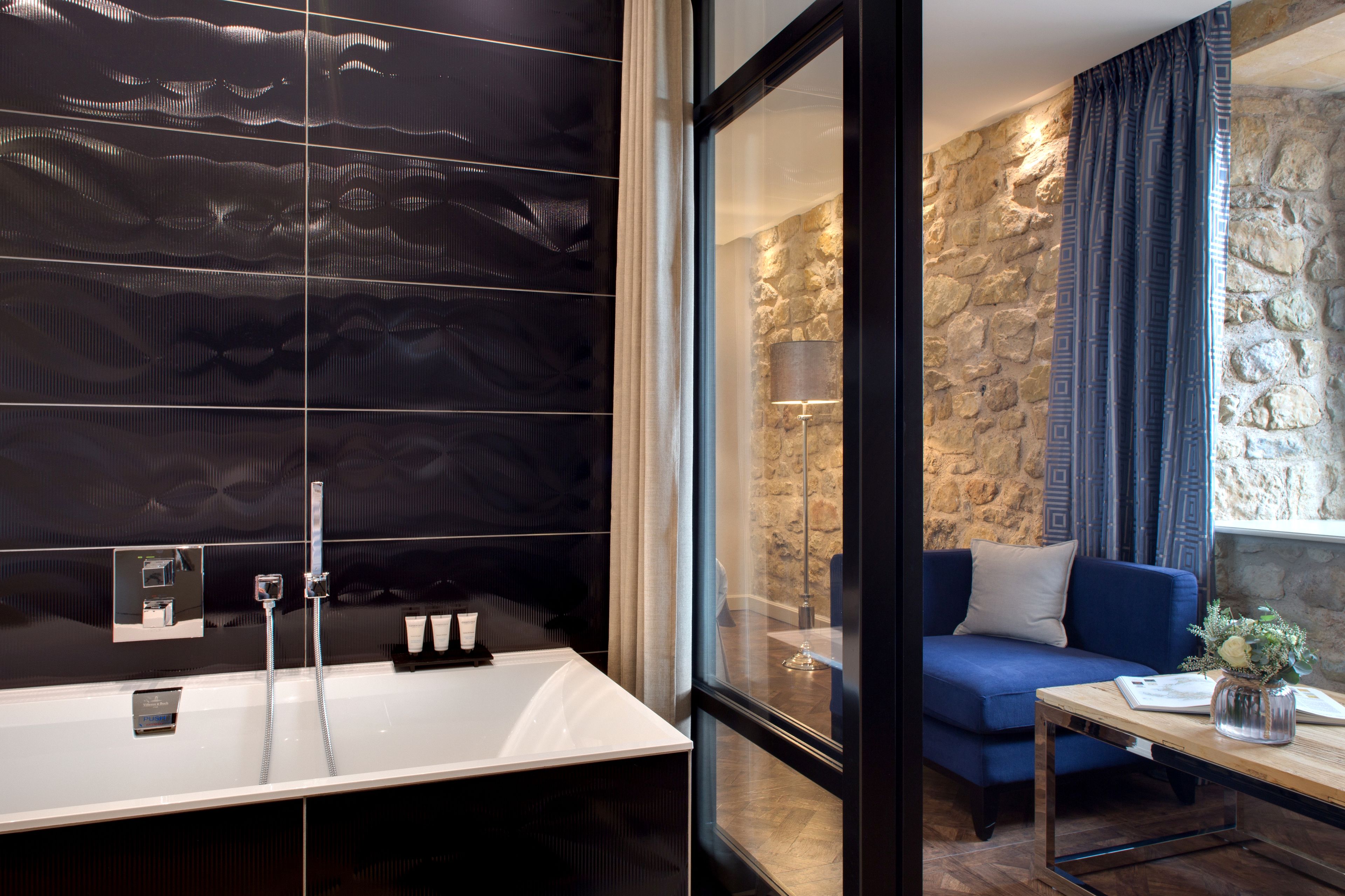 deluxe double or twin room | 1 bedroom, premium bedding, minibar, in-room safe