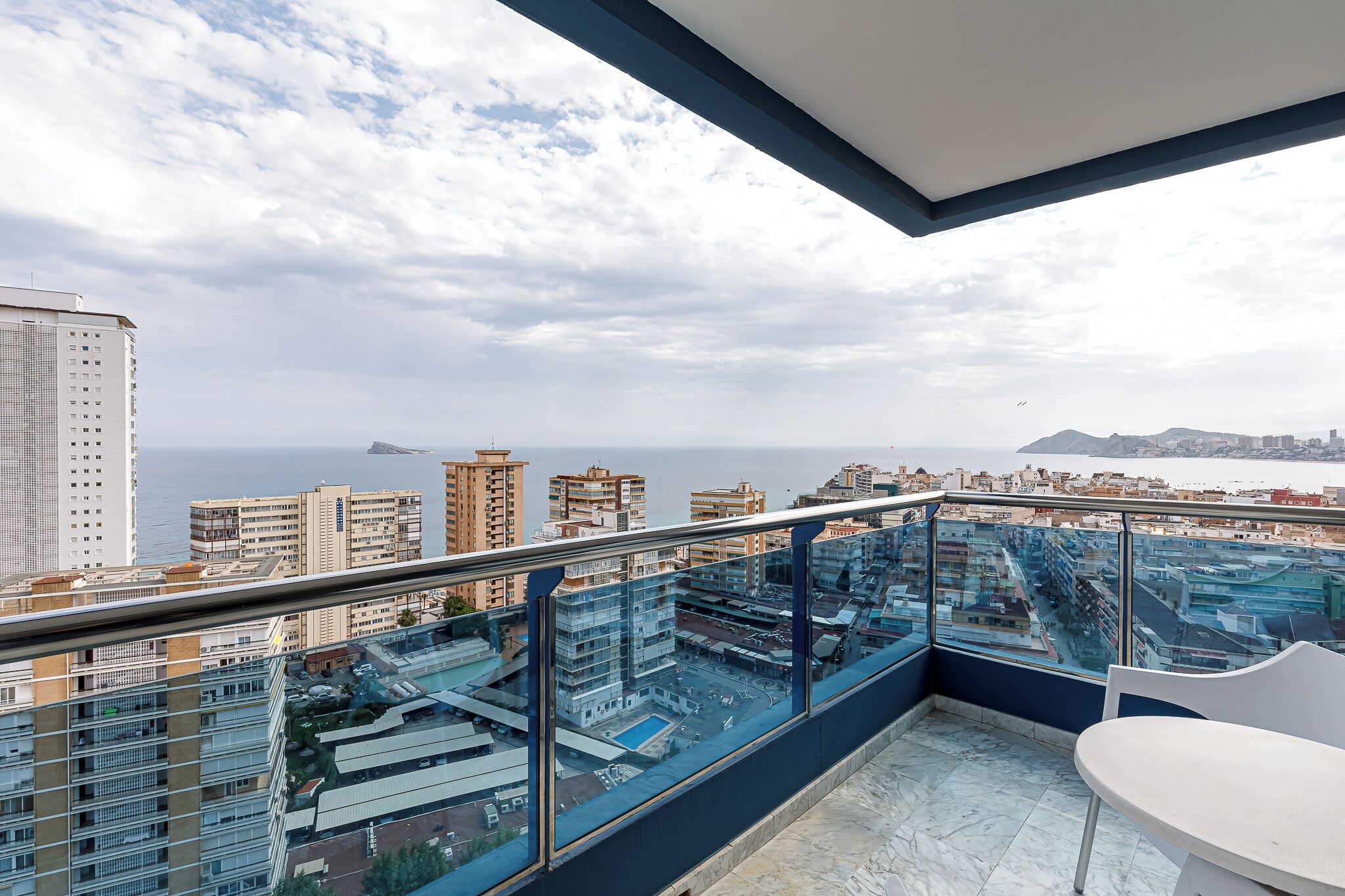 客房內保險箱、書桌、筆電工作空間、免費無線上網