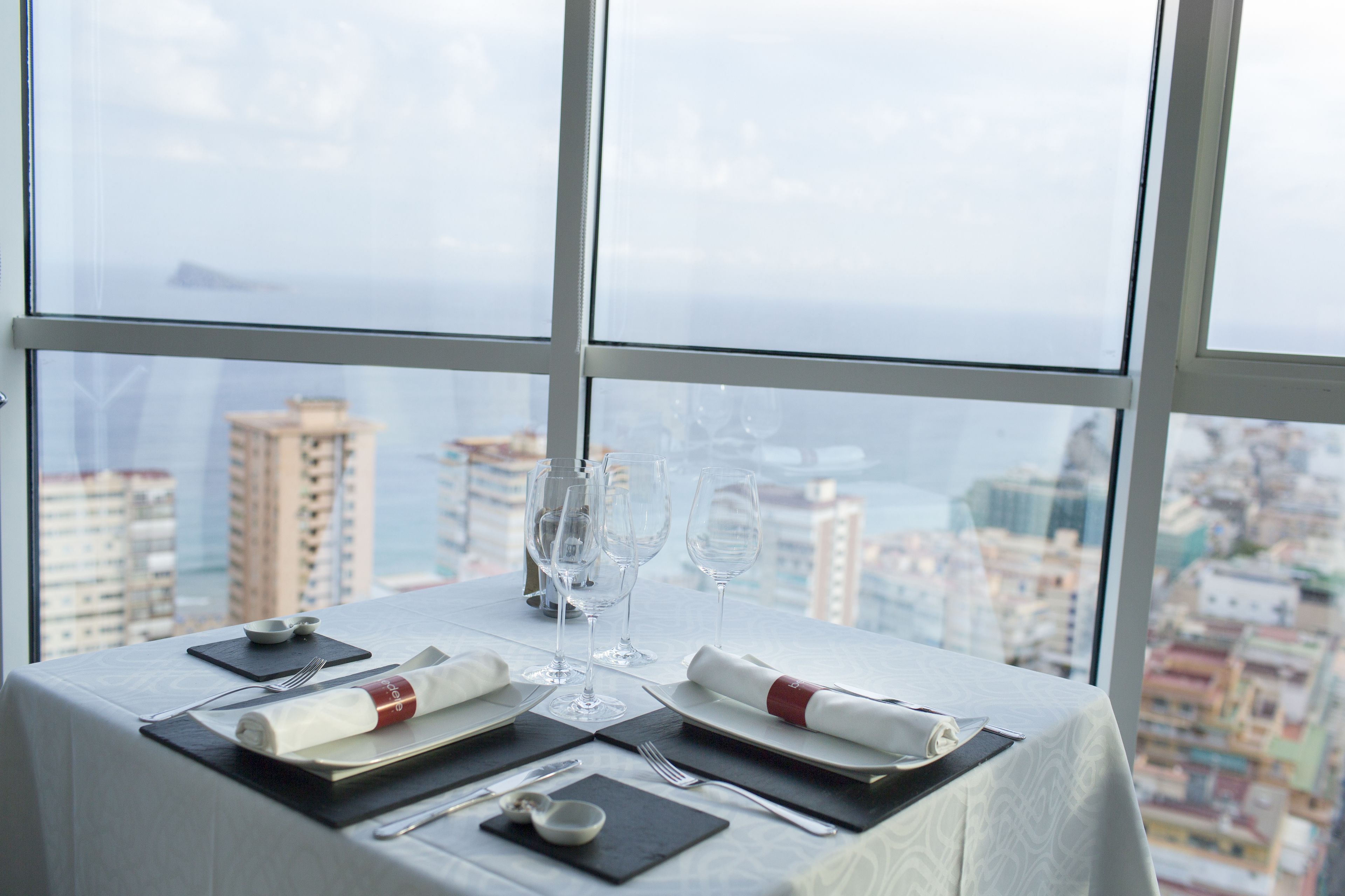 2 restaurants, breakfast, lunch, dinner served; international cuisine