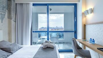 Caja de seguridad en la habitación y escritorio