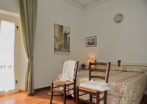 Desk, cribs/infant beds, free wired internet - Ferretti Hotel (Spoleto)