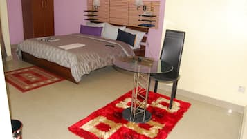 Hochwertige Bettwaren, Minibar, Zimmersafe, Schreibtisch