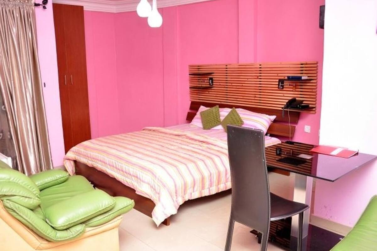 Premium bedding, minibar, in-room safe, desk