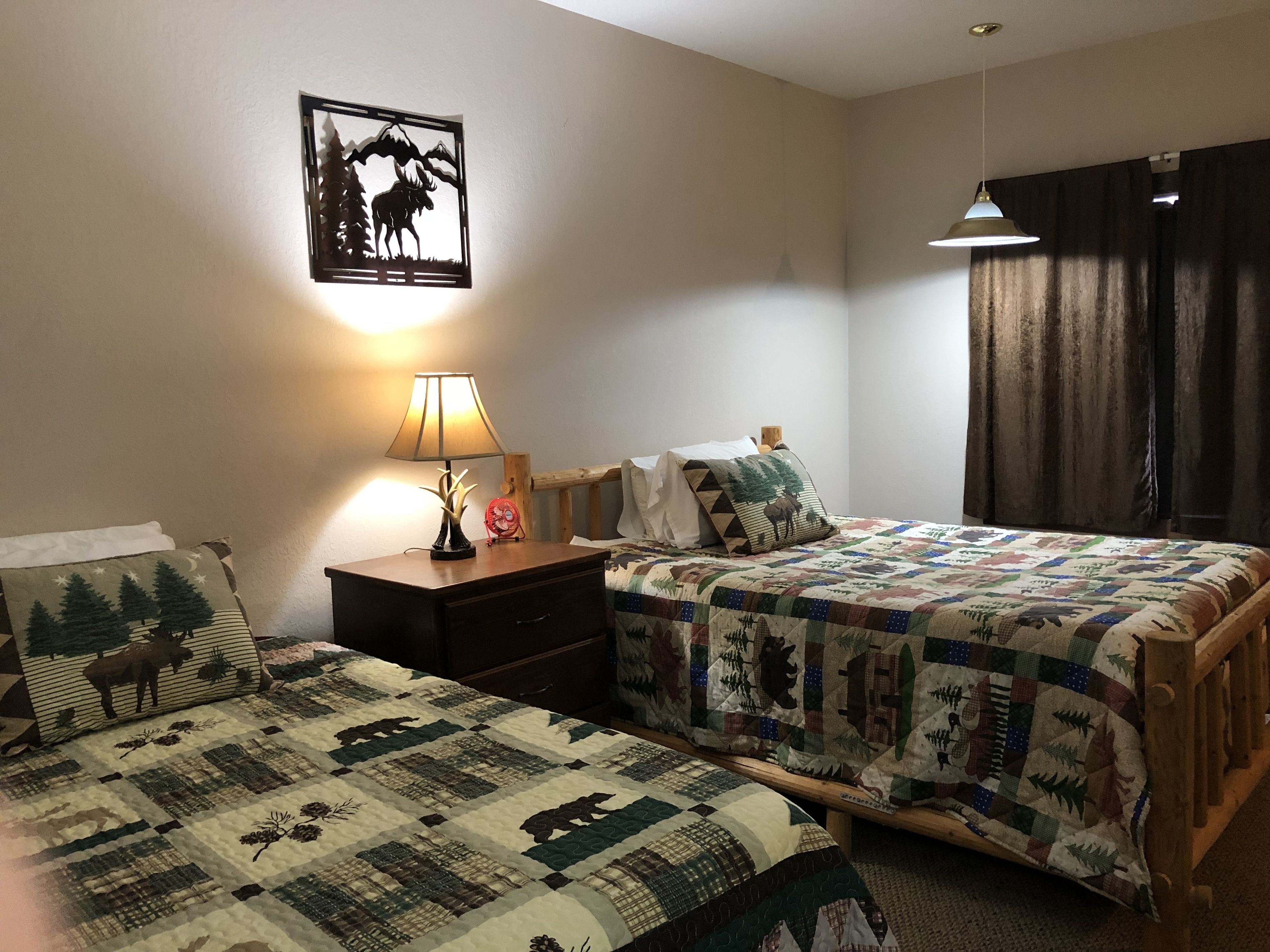 Signature Room, 1 Bedroom, Kitchen, Ground Floor | Individually decorated, individually furnished, blackout drapes