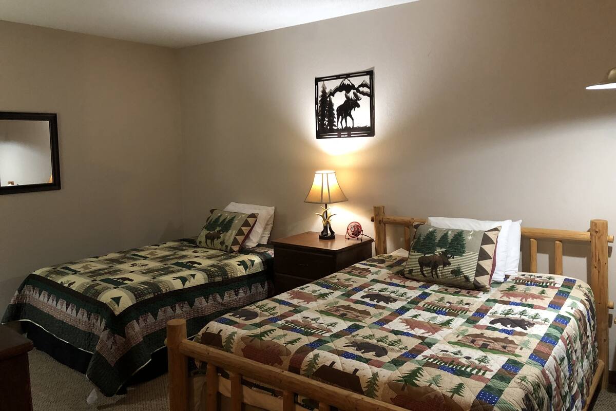 Signature Room, 1 Bedroom, Kitchen, Ground Floor | Blackout drapes, WiFi (free), individually decorated