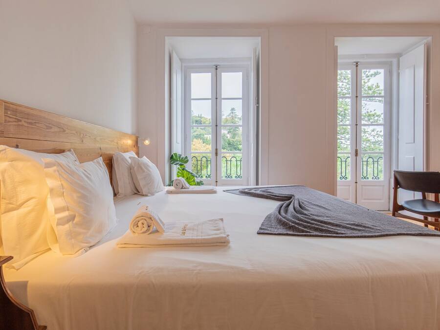 Superior Apartment, 1 King Bed, Private Bathroom