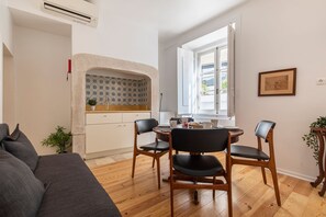 Family Apartment, 2 Bedrooms, Private Bathroom | In-room dining - Pendoa sintra collection (Sintra)