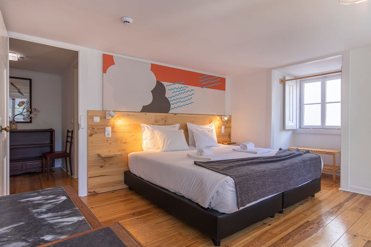 Deluxe Apartment, 2 Bedrooms, Private Bathroom | 2 bedrooms, free WiFi, bed sheets