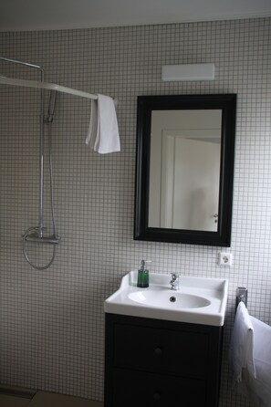Studio, Private Bathroom | Bathroom | Hair dryer, towels - Frumskógar Guesthouse (Hveragerdi)