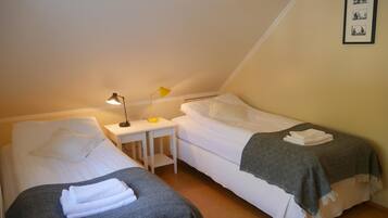Double or Twin Room, Shared Bathroom | 1 bedroom, desk, free WiFi