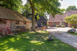 Front of property - Hoeve Springendal (Hezingen)