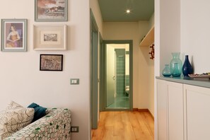 Comfort Apartment, 2 Bedrooms | Living area | 20-inch flat-screen TV with digital channels - Padovaresidence Piazza delle Erbe (Padova)