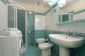 Comfort Apartment, 2 Bedrooms | Bathroom