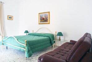 Double or Twin Room, Shared Bathroom (external)