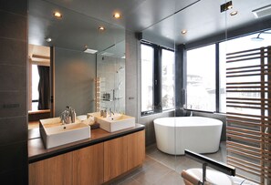 Kostenlose Toilettenartikel, Handtücher
