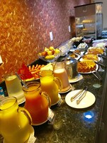 Free buffet breakfast on weekdays