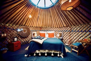 Tente, salle de bains commune, vue sur le jardin (Mongolian Yurt)