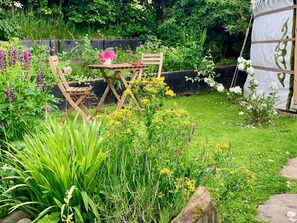 Chambre Triple Deluxe, salle de bains commune, vue jardin (Mongolian Yurt) | Extérieur