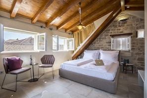 Superior Double Room, City View | Living area | Flat-screen TV - Bella Notte Di Spalato (Split)