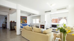 Unclassified image, 4 of 43, button - Meneou Beachfront Villa Sunset (Larnaca)
