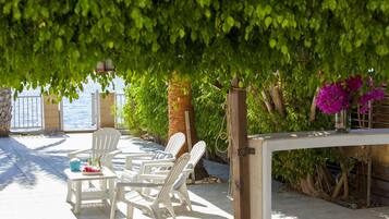 Villa, 5 Bedrooms | Terrace/patio