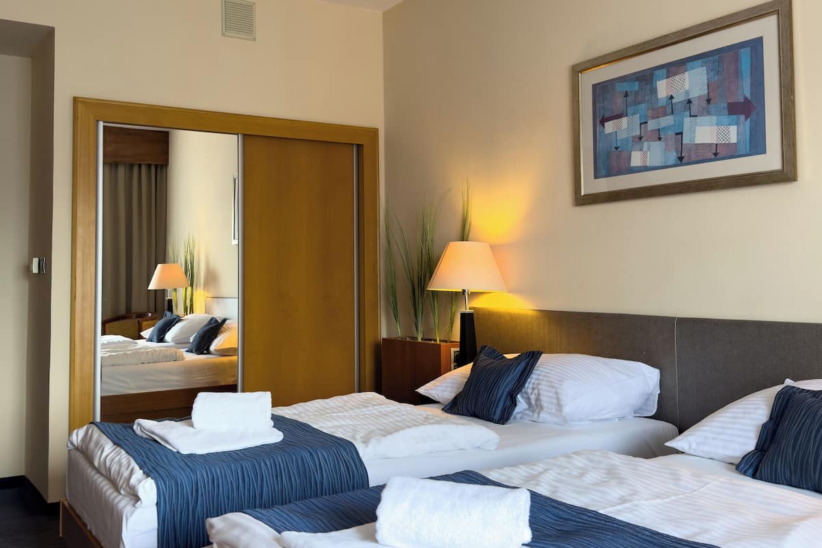 Minibar, safe på rommet, skrivebord og skrivebord for bærbar PC