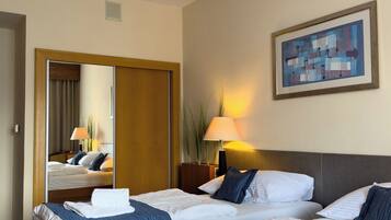 Minibar, in-room safe, desk, laptop workspace