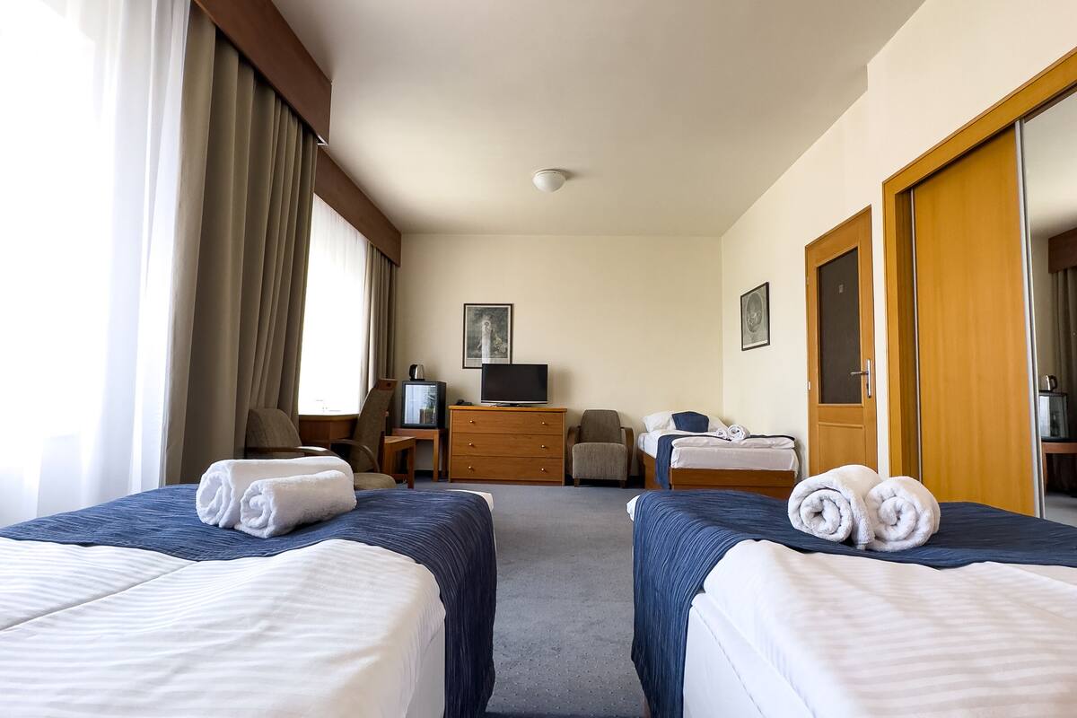 minibar, in-room safe, desk, laptop workspace